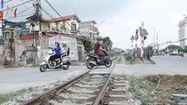 Tổng rà soát, xử lý dứt điểm lối đi tự mở qua đường sắt