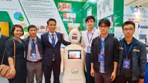 Robot “made in Việt Nam” phục vụ trong bệnh viện, siêu thị