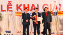 HDBank trao 10 suất học bổng cho sinh viên trường ĐH Hòa Bình