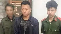 Bán ma túy đá trước cổng trường đại học