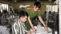 Giám thị trại giam kể chuyện lấy nhân tâm cảm hóa con người