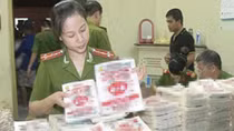 Ôtô tải chở 1 tấn bột ngọt mang nhãn hiệu Trung Quốc