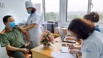 100 CBCS trại giam Hồng Ca được tiêm vaccine COVID –19