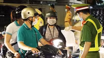 Công an TP Hồ Chí Minh tuyên truyền đi kèm xử phạt nghiêm để chống dịch