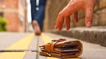 Nhân viên phục vụ trả lại cho khách nhiều tài sản có tổng giá trị hơn 1 tỷ đồng