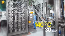 Tân Hiệp Phát mời khách tham quan dây chuyền sản xuất