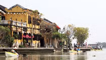 Chuyện lạ nhặt bên sông Hoài