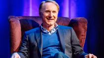 Nhà văn trinh thám Dan Brown: Tình yêu nhiều hơn lòng thù hận