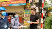 Ra quân lập chốt xử phạt người dân ra đường không đeo khẩu trang
