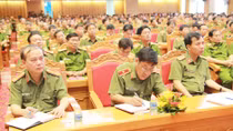 Lãnh đạo chủ chốt nghe báo cáo về tình hình thời sự 