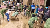Qua gian khó, tỏ lòng người 