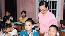 Lớp học dành cho trẻ em nghèo, mồ côi giữa phố cổ