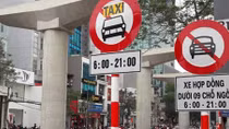 Hà Nội sắp dỡ bỏ biển cấm taxi, xe hợp đồng dưới 9 chỗ trên 10 tuyến phố