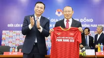 Phía sau câu chuyện tiền lương của ông Park