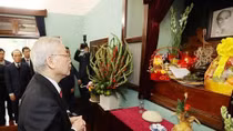 Tổng Bí thư, Chủ tịch nước dâng hương tưởng niệm Chủ tịch Hồ Chí Minh