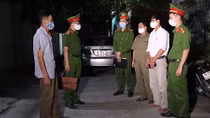 Công an Hà Tĩnh 'đi từng ngõ, gõ từng nhà' phòng, chống dịch