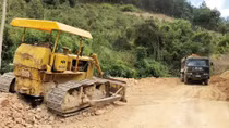 Làm rõ hành vi lợi dụng làm đường khai thác đất trái phép