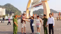 Hành động đẹp của người dân Cát Bà trong mắt du khách nước ngoài