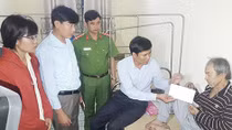 Công an phường kịp thời cứu giúp người bị nạn