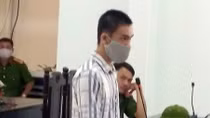 Không giảm án cho kẻ giết chết mẹ và em trai ra tòa nói bị... ma đuổi