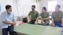 Khống chế đối tượng ngáo đá, Phó Công an xã bị thương