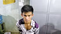 Hai tên cướp giật trên QL1A, vừa chia tiền xong thì bị bắt