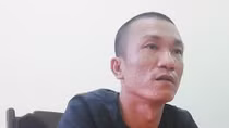 Mang can xăng 10 lít đến khóa cửa, đốt nhà người yêu cũ