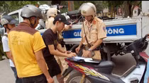 Sự cần thiết trang bị súng tiểu liên, súng trường cho Cảnh sát giao thông