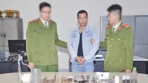 Khóa tay đối tượng buôn ma túy và tàng trữ súng có tiền án 12 năm tù