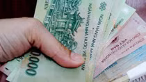 Trưởng tàu tìm khách trả lại gần 10 triệu đồng bỏ quên