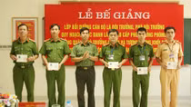 Bế giảng lớp Bồi dưỡng nghiệp vụ cho cán bộ CSND năm 2016