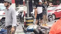 Tông vào trụ cột cầu vượt Thái Hà, người đàn ông tử vong