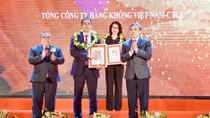Vietnam Airlines lọt top 10 doanh nghiệp xuất sắc nhất Việt Nam