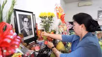 Chủ tịch Quốc hội Nguyễn Thị Kim Ngân thắp hương tưởng niệm các đồng chí nguyên lãnh đạo Đảng, Nhà nước