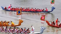 Hà Nội tổ chức bơi chải tại hồ Tây dịp Tết Mậu Tuất