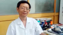 Blouse trắng trong ngôi nhà "4T"