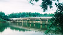 Bên bờ sông Côn