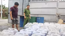 Xe tải vận chuyển hơn 14000 lít dầu mỡ động vật không rõ nguồn gốc