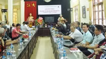 Sân khấu và trại viết của các Hội