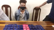 Bắt 3 đối tượng, thu 1 bánh heroin và 10.000 viên ma túy