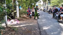 Người đàn ông tử vong trước cổng quán cà phê 