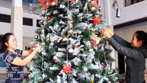 Sôi động các dịch vụ, ông già Noel 'chạy show' dịp Giáng sinh 2019