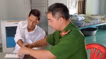 Đến tận giường bệnh làm chứng minh nhân dân người dân