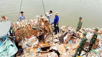 “Nóng” tình trạng buôn lậu phế liệu ở biên giới Tây Nam