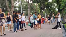 Tiếng đàn trên đường phố