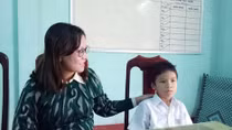 Em Hồ Đăng Khoa trả lại nhẫn vàng cho người đánh rơi