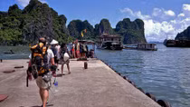 Chấm dứt dịch vụ ăn uống trong hang động trên Vịnh Hạ Long
