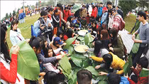 Chương trình “Gói bánh chưng xanh cùng người nghèo ăn Tết” 