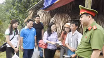 Công an Thanh Hóa phối hợp trao quà trên 1,2 tỉ đồng cho nhân dân thiệt hại do mưa lũ