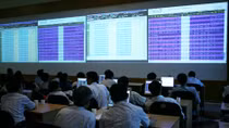 VN-Index vượt đỉnh lịch sử, khối ngoại mạnh tay rót tiền